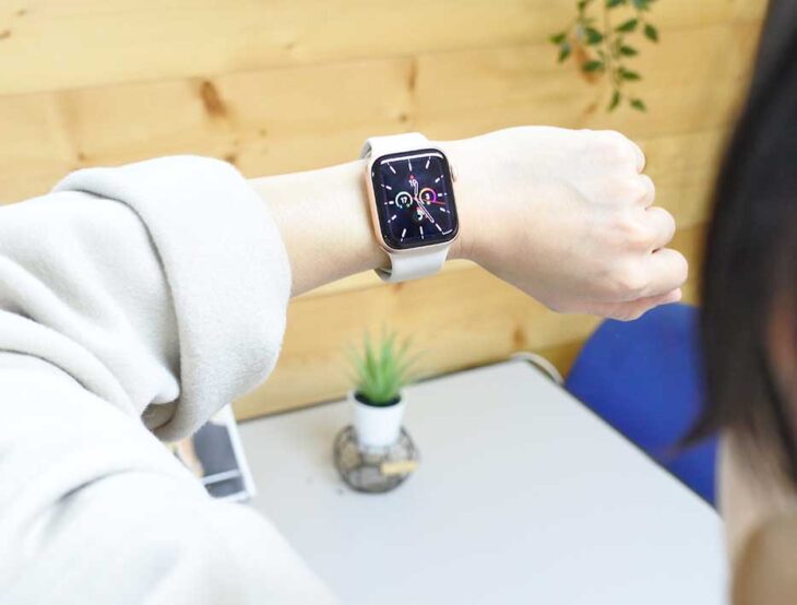 Apple Watch SE 40mm スペースグレイ 極美品 バッテリー99% ガラス