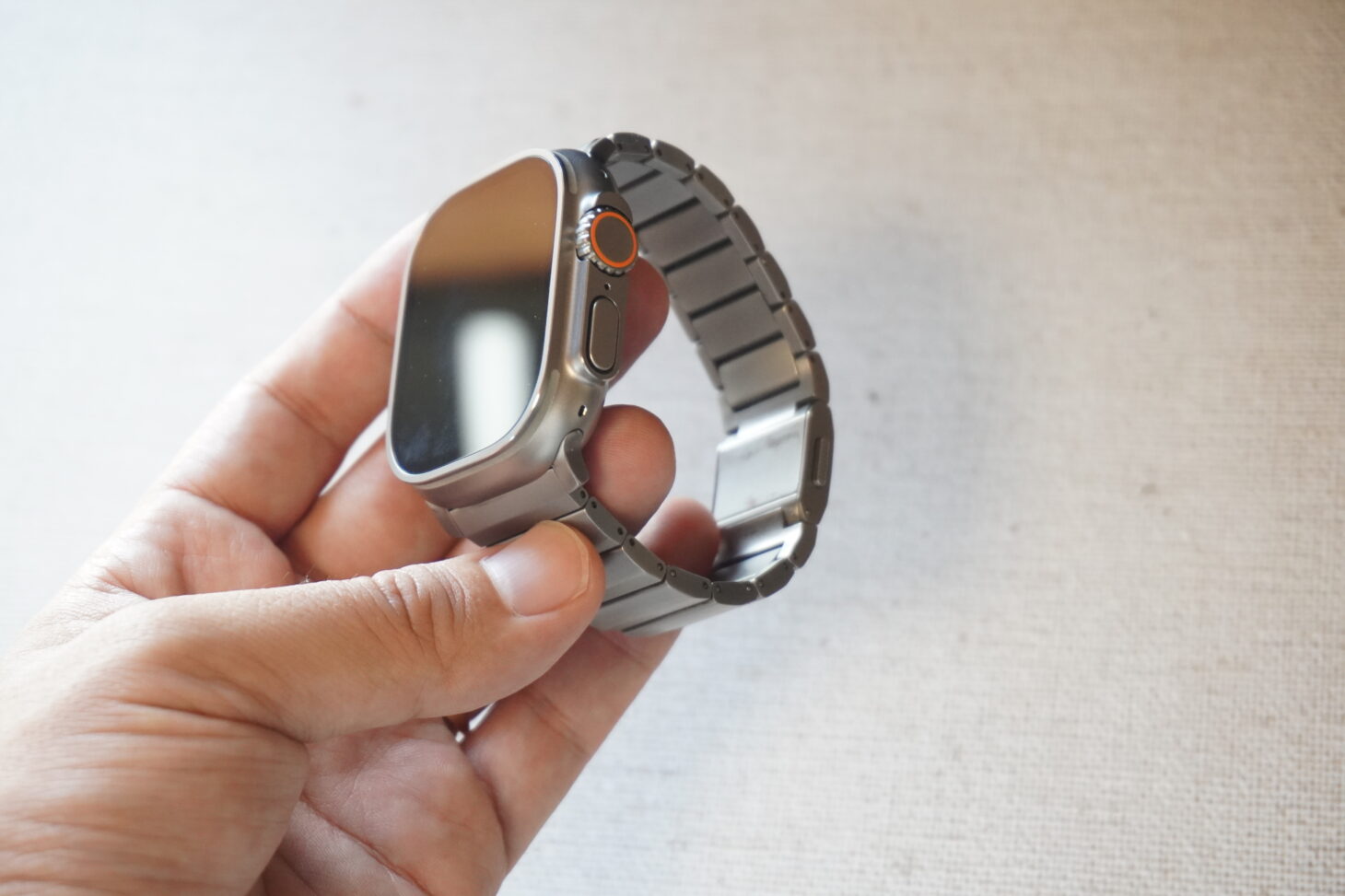 Apple Watch Ultraとの相性は最強！ NOMADのチタニウムバンド使用レビュー - Smart Watch Life｜日本初の